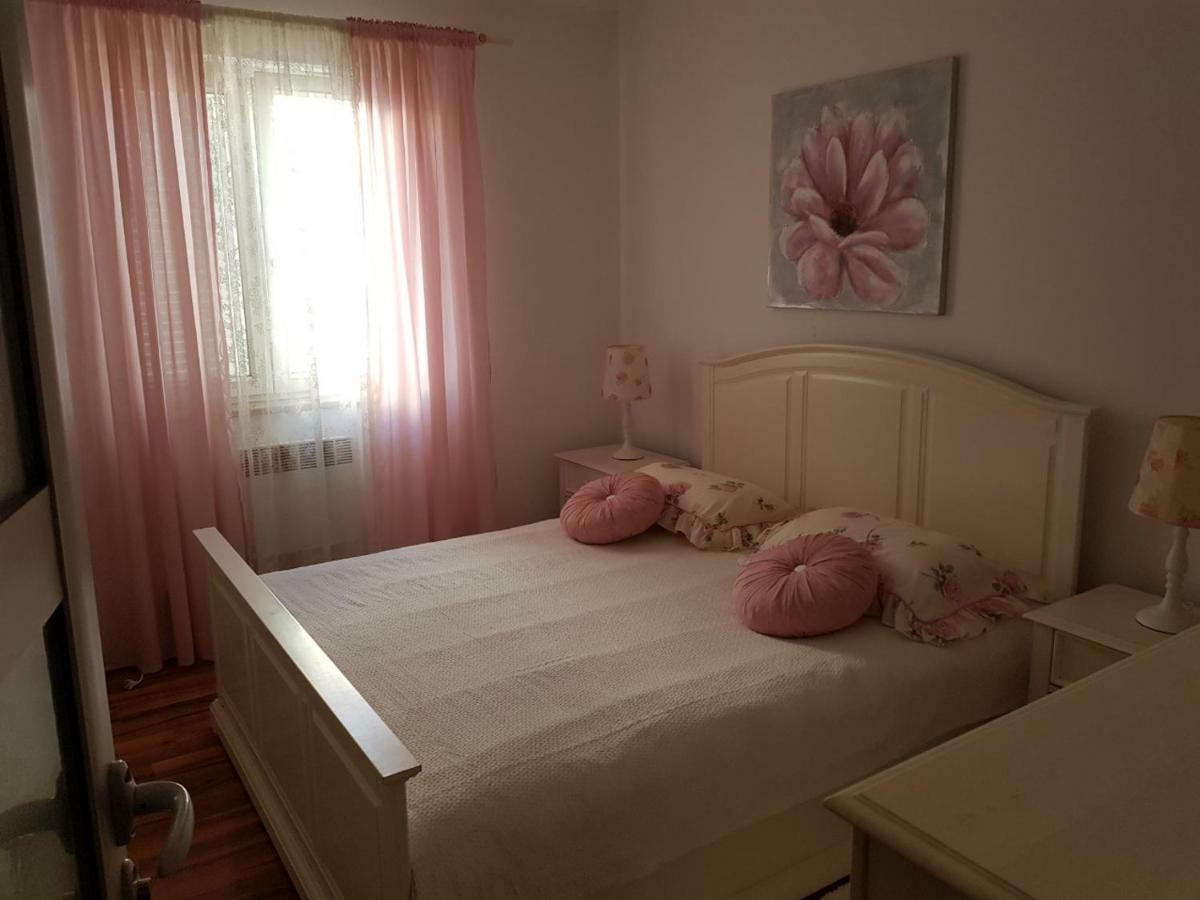 Cozy Apartment In Rovinj Bagian luar foto